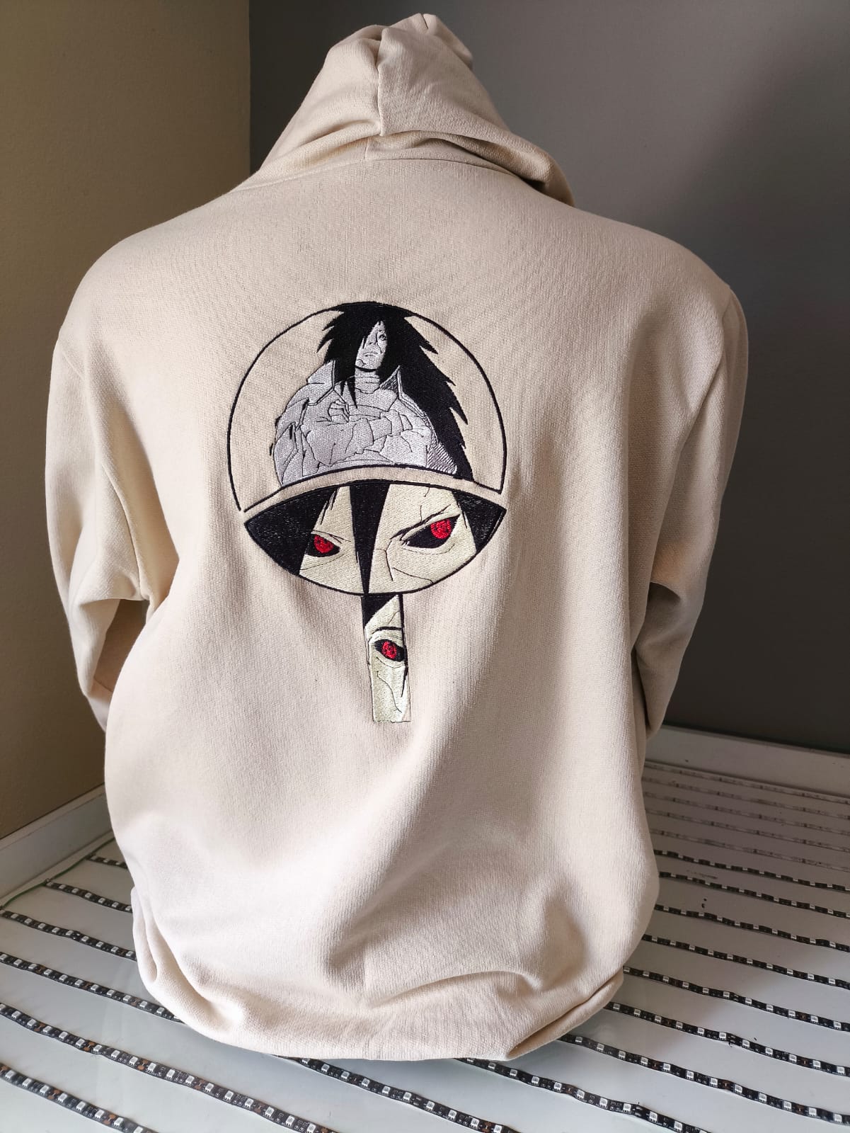 Moletom Bordado Bege - Naruto - Madara - Imagem 3